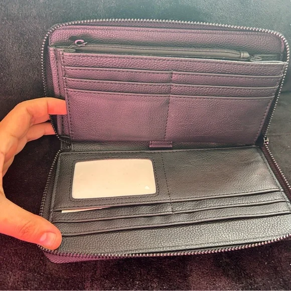 Steve Madden Elegant Black Wallet - Picture 3 of 7